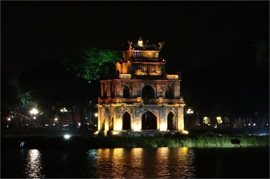 hồ Hoàn Kiếm về đêm