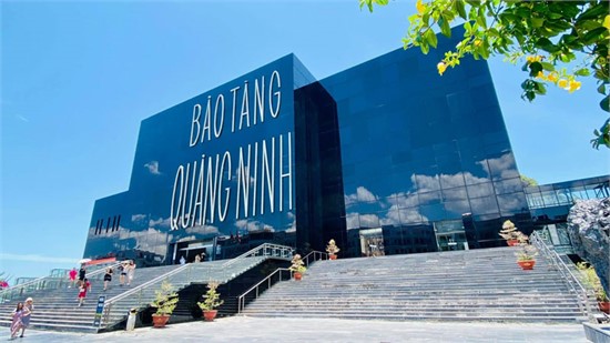 check-in-ha-long-07