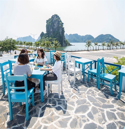 check-in-ha-long-09