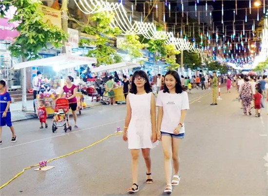 cho-dem-mong-cai-6