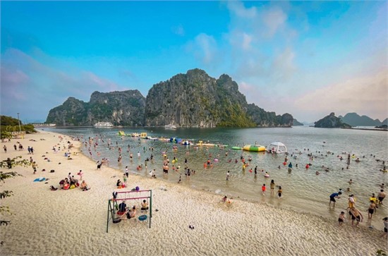 du-lich-bien-quang-ninh-03