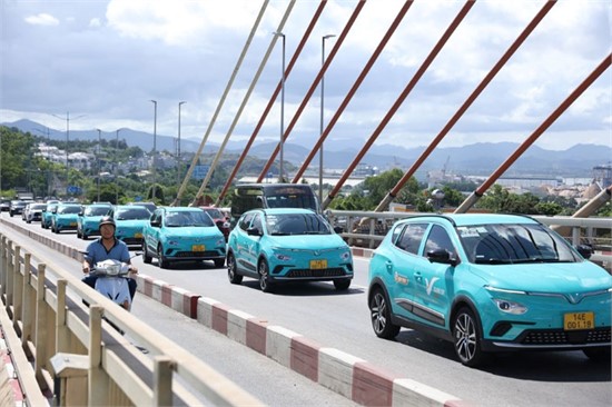 taxi-bai-chay-02